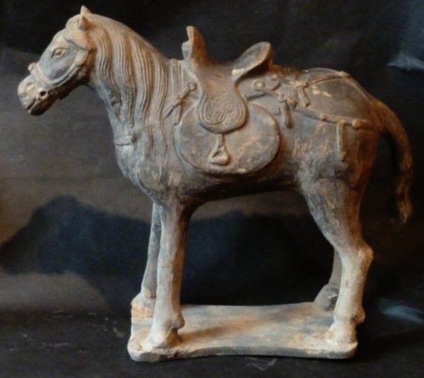 Chinese Archeologie - Yuan Dynastie paard met zadel (1279-1368)